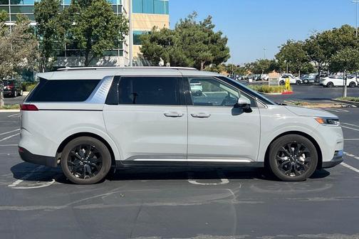 2023 Kia Carnival SX