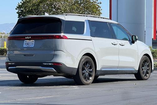 2023 Kia Carnival SX