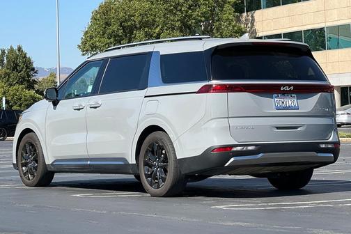 2023 Kia Carnival SX