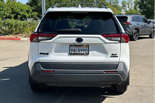 2022 Toyota RAV4 Hybrid XLE