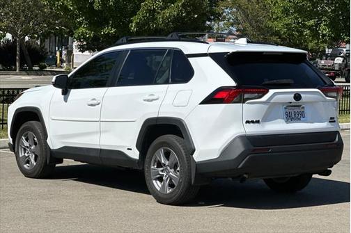 2022 Toyota RAV4 Hybrid XLE