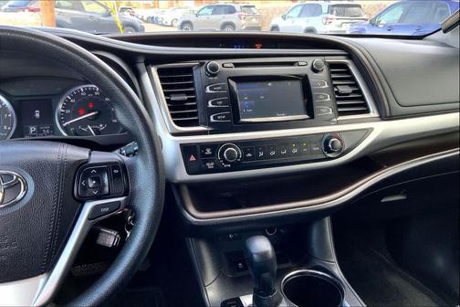 2016 Toyota Highlander LE