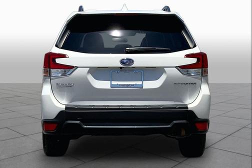 Crystal White Pearl 2022 Subaru Forester Premium