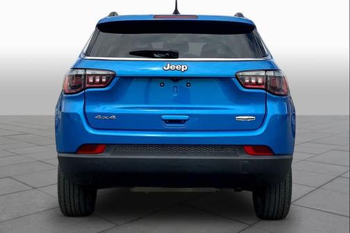 Laser Blue Pearlcoat 2022 Jeep Compass Latitude Lux