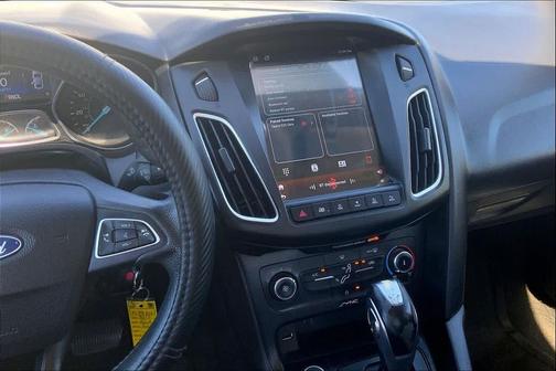 Ingot Silver 2015 Ford Focus SE