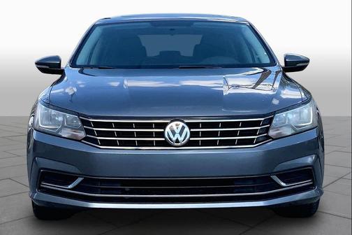 Platinum Gray Metallic 2019 Volkswagen Passat 2.0T Wolfsburg Edition