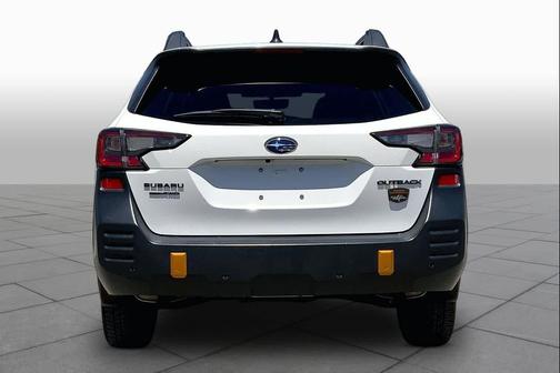 Crystal White Pearl 2024 Subaru Outback Wilderness