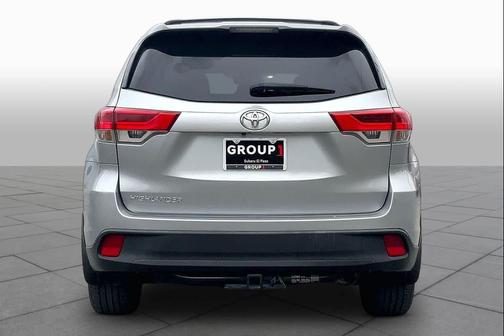 Celestial Silver Metallic 2017 Toyota Highlander LE