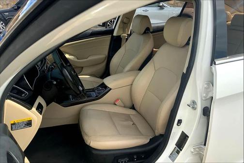 2016 Kia Cadenza 4dr Sdn