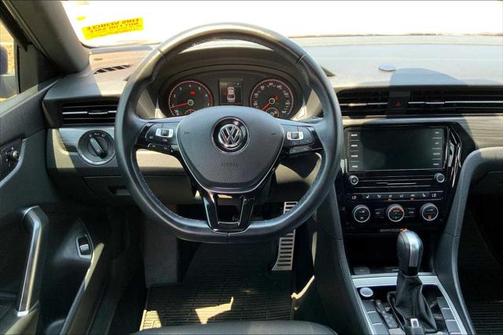 2022 Volkswagen Passat 2.0T R-Line
