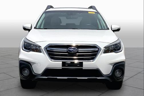 Crystal White Pearl 2018 Subaru Outback 2.5i Premium