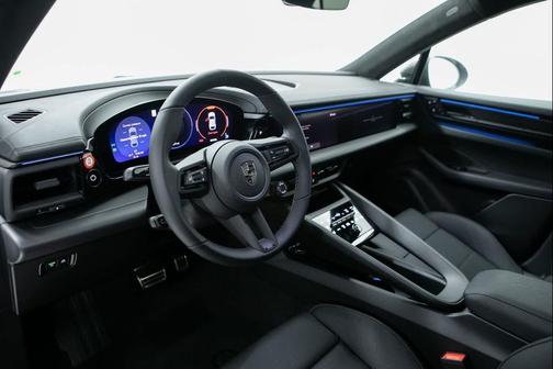 2025 Porsche Macan Turbo