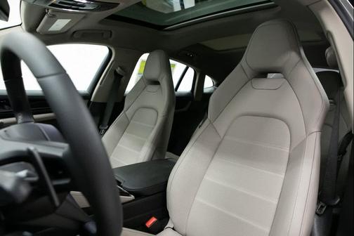 2026 Porsche Panamera 4