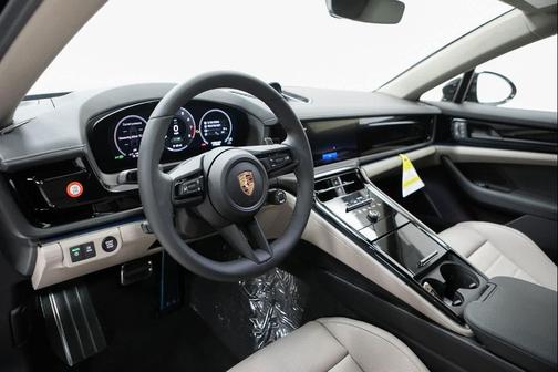 2026 Porsche Panamera 4