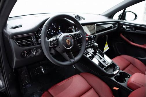 2025 Porsche Macan AWD