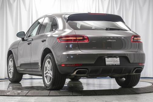 Photo 2 of 32 of 2018 Porsche Macan
