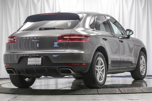 Photo 4 of 32 of 2018 Porsche Macan