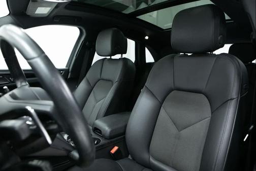 2023 Porsche Macan AWD