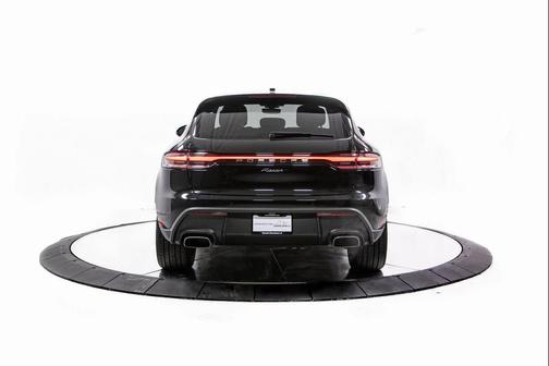 2023 Porsche Macan AWD