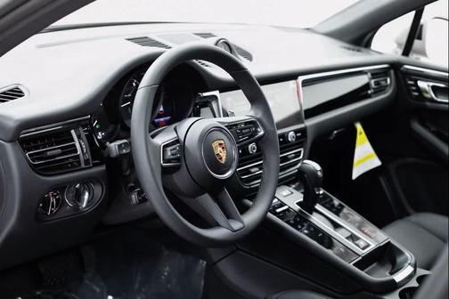 2025 Porsche Macan AWD