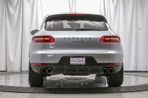 Photo 3 of 32 of 2018 Porsche Macan S
