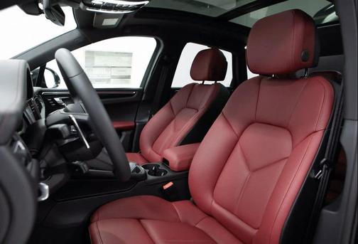 2025 Porsche Macan AWD