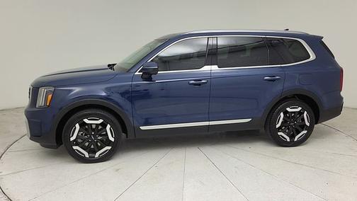 Midnight 2024 Kia Telluride S