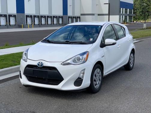 Super White 2016 Toyota Prius c One