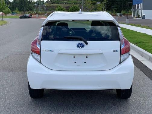 Super White 2016 Toyota Prius c One