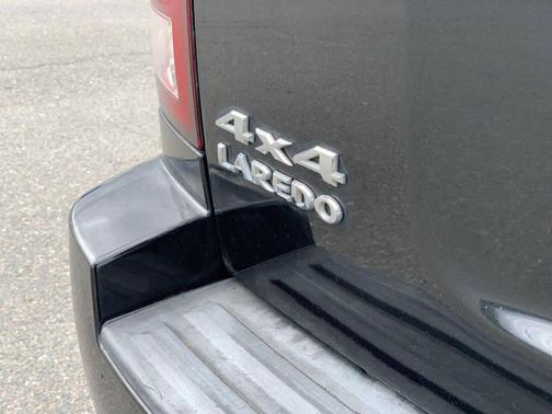 Brilliant Black Crystal Pearlcoat 2010 Jeep Grand Cherokee Laredo