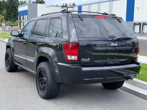 Brilliant Black Crystal Pearlcoat 2010 Jeep Grand Cherokee Laredo