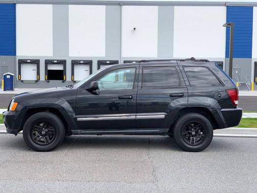 Brilliant Black Crystal Pearlcoat 2010 Jeep Grand Cherokee Laredo
