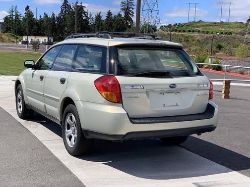 Champagne Gold Opal 2007 Subaru Outback 2.5 i