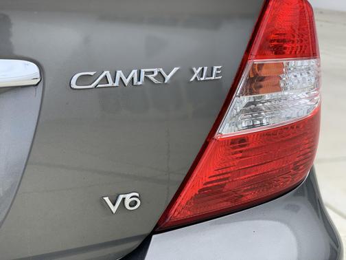 2004 Toyota Camry LE V6
