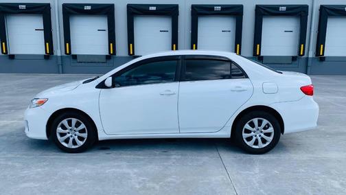 Super White 2013 Toyota Corolla LE