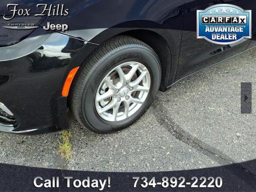 Diamond Black 2026 Chrysler Pacifica Select