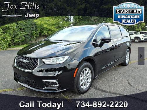 Diamond Black 2026 Chrysler Pacifica Select