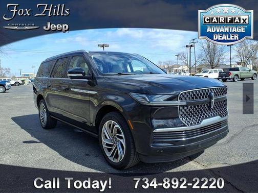 Infinite Black Metallic Clearcoat 2025 Lincoln Navigator Reserve
