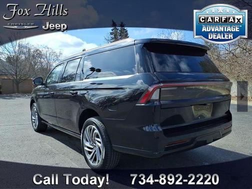 Infinite Black Metallic Clearcoat 2025 Lincoln Navigator Reserve