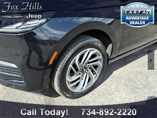 Infinite Black Metallic Clearcoat 2025 Lincoln Navigator Reserve