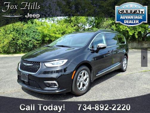 Brilliant Black Crystal Pearlcoat 2023 Chrysler Pacifica Limited