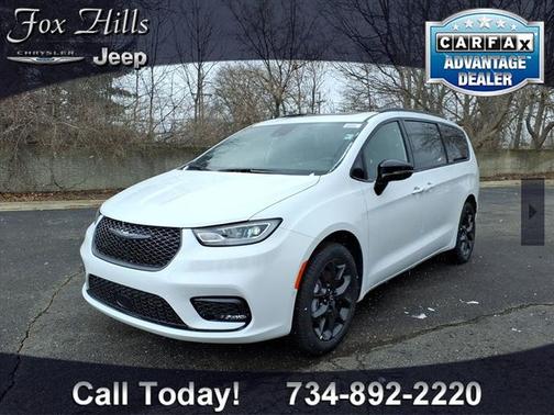 Bright White Clearcoat 2026 Chrysler Pacifica Select