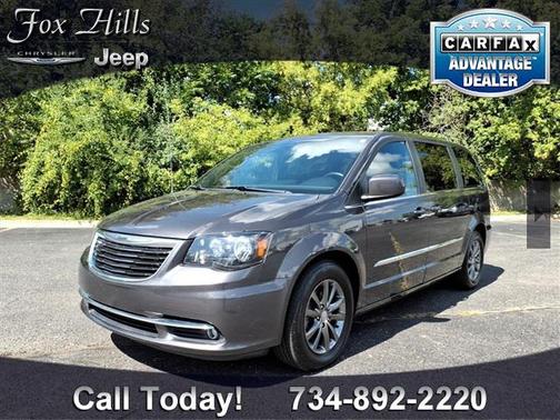 2016 Chrysler Town & Country S