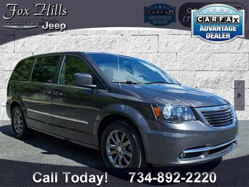 2016 Chrysler Town & Country S