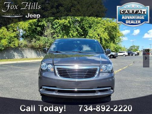 2016 Chrysler Town & Country S