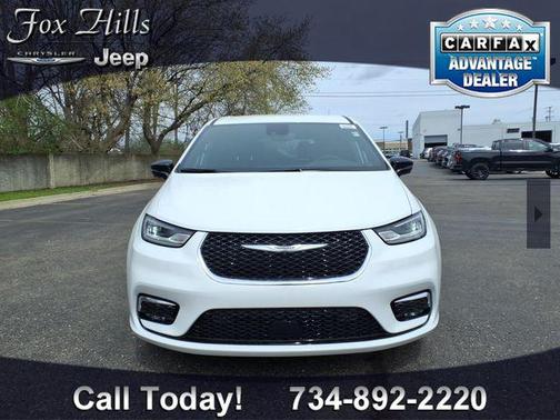 Bright White Clearcoat 2026 Chrysler Pacifica L