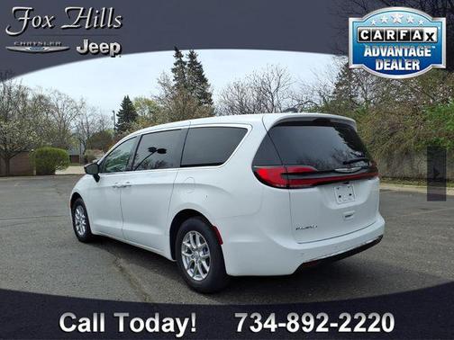 Bright White Clearcoat 2026 Chrysler Pacifica L