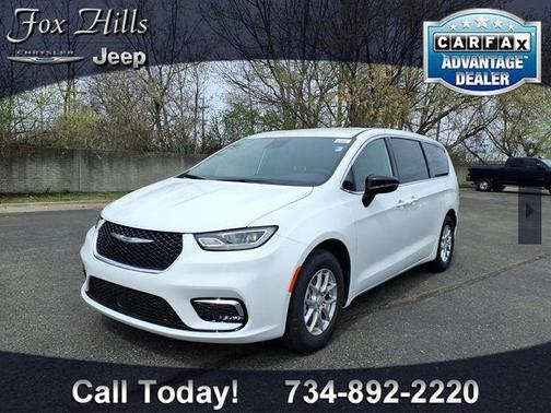 Bright White Clearcoat 2026 Chrysler Pacifica L