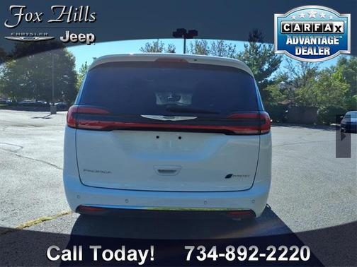 2024 Chrysler Pacifica Hybrid Select