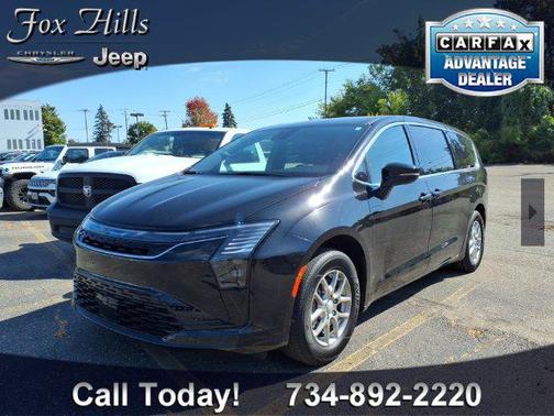 Diamond Black 2027 Chrysler Pacifica L